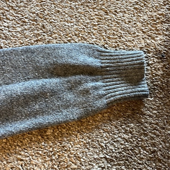 Excellent preowned condition, only were once. Made by Goodfellow in a size large - Picture 4 of 7